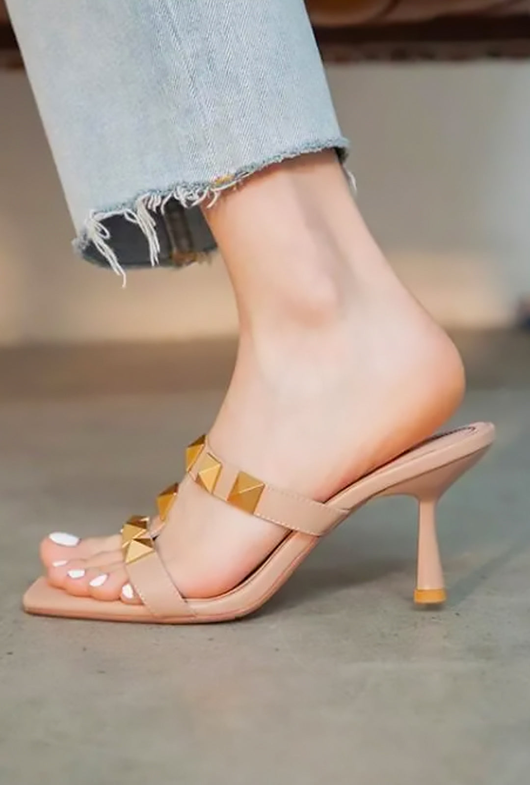 VIKTORIJA - PANTOFOLA CON TACCO GATTINO STUDROCK