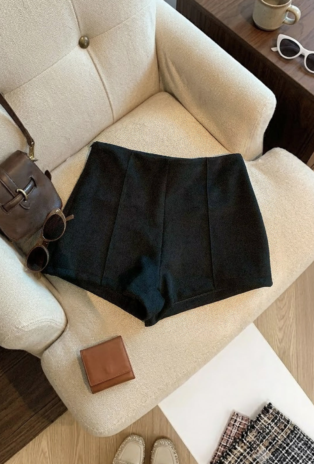 ELIAS - SUEDE SEAMED SHORT SHORTS