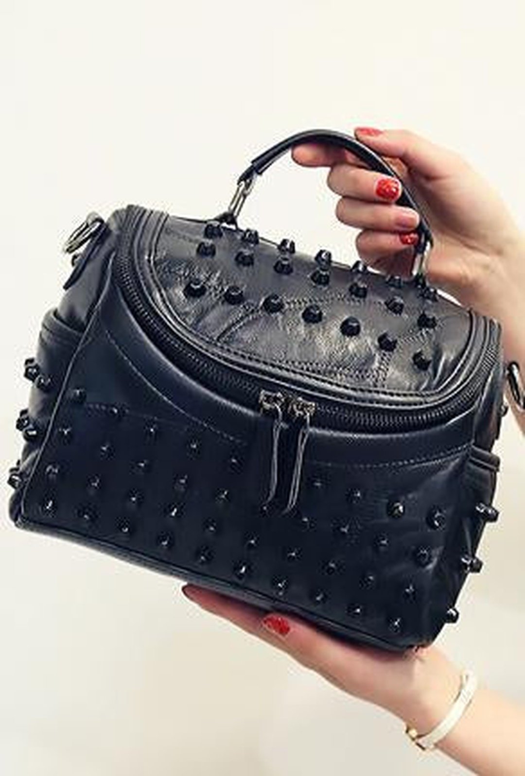 beatriz - stud shoulder bag