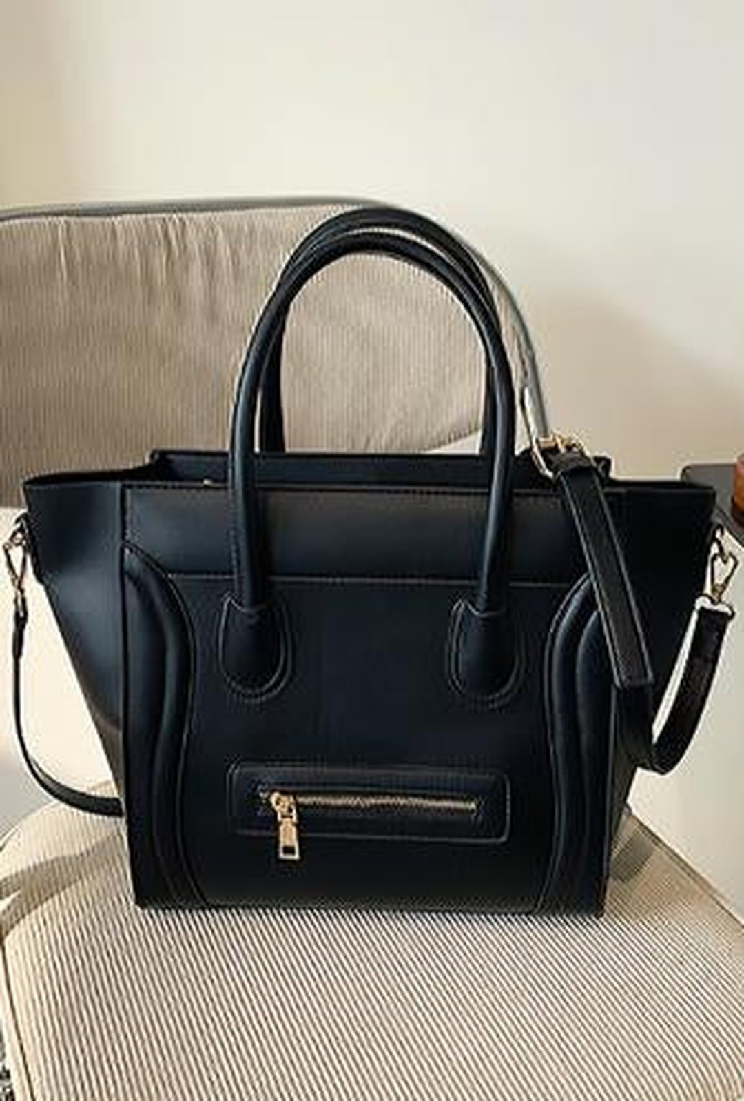 benicia - trapeze bag 13 3/8" w x 10 1/4" h / black