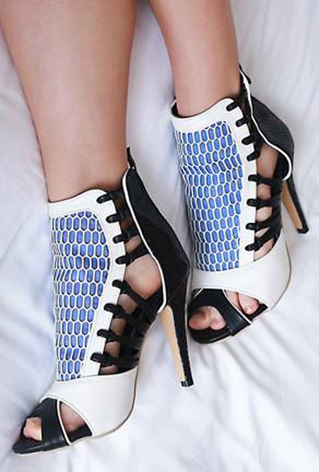 DAKOTA - MESHED SANDALS