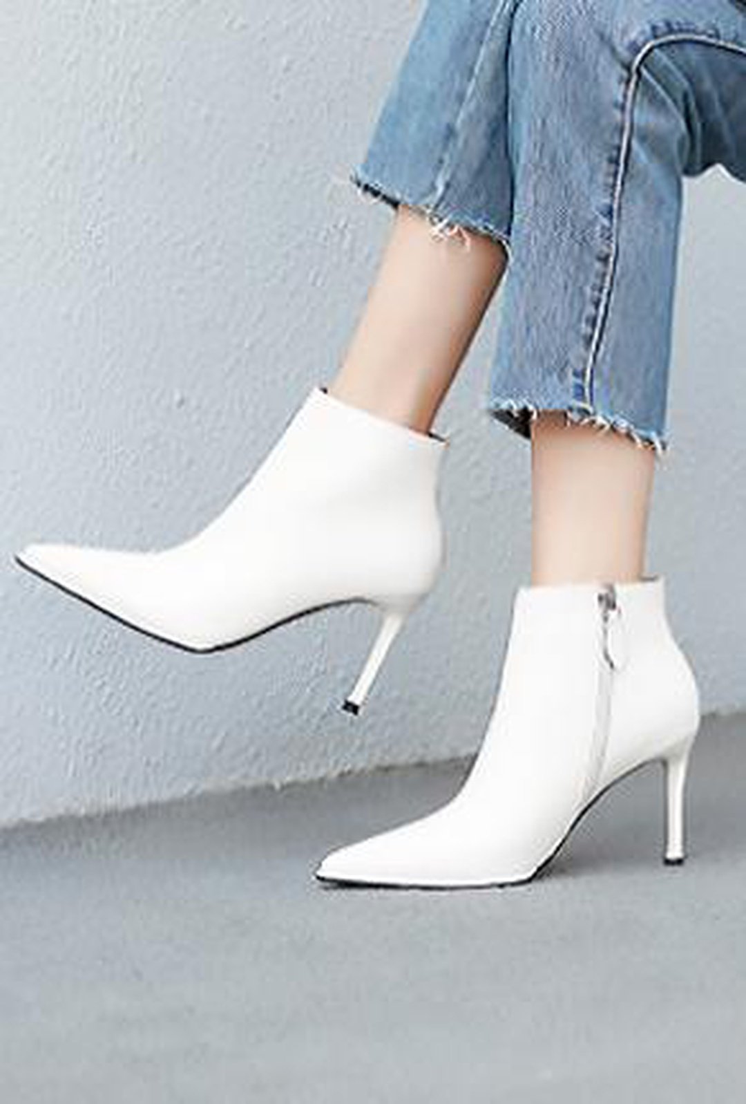 KAYSA - SLEEK ANKLE BOOTS
