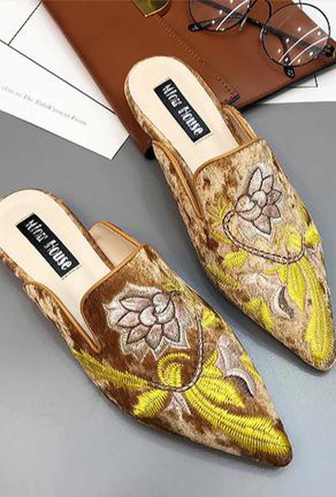 RUE - EMBROIDER MULE SLIPPER