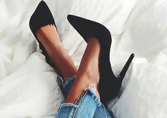 What Are the Best Outfits to Wear with Stiletto Shoes?