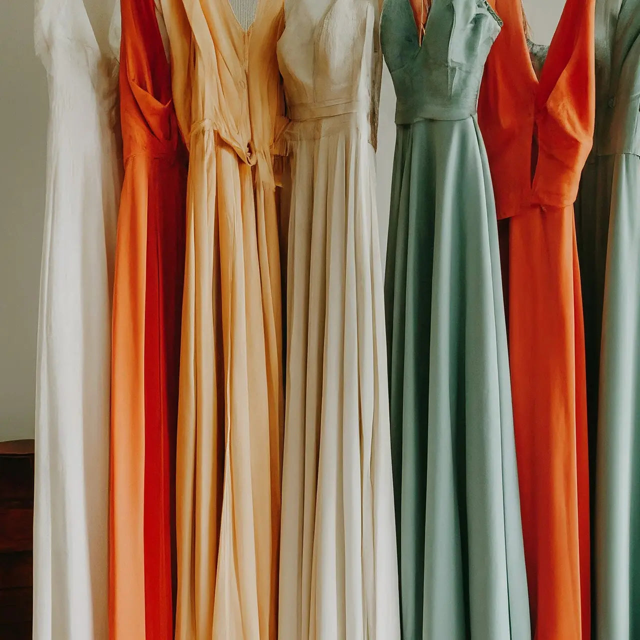 Bridesmaid Dresses: How to Choose the Right Color and Style for Every Body Type