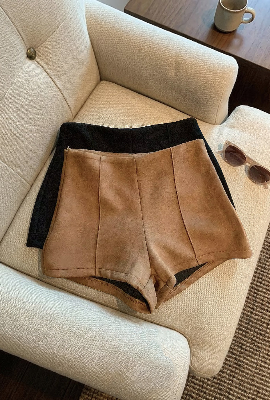 ELIAS - SUEDE SEAMED SHORT SHORTS