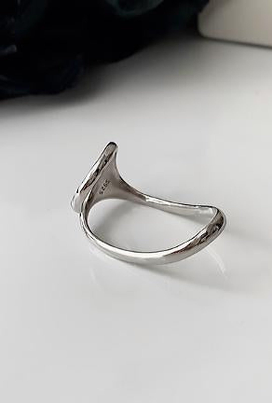 LEYLA - SCULPTURE RING